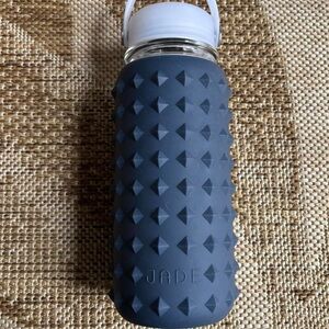Jade 30 Oz Glass Water Bottle With Spiky Silicone Sleeve